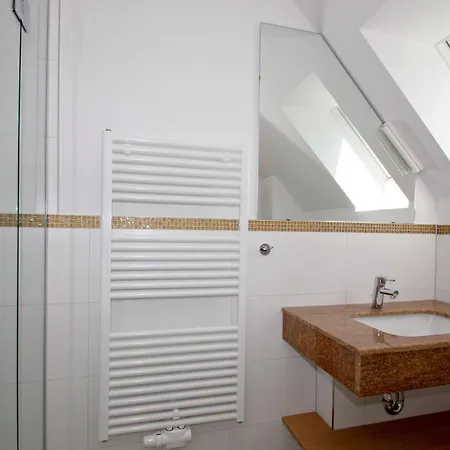 Strandnahe Mit Balkon, Gratis Nutzung Vom Ahoi Erlebnisbad Und Sauna In Sellin - Rex Rugia 30-5 *
